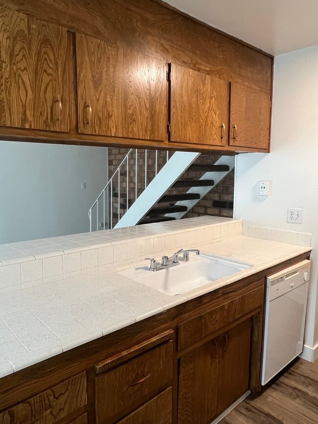 Building Photo - $500 OFF JAN RENT! 2 BED CONDO w/GARAGE!!