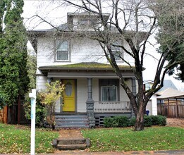 Building Photo - Vintage PDX Four-Square with Upgrades!