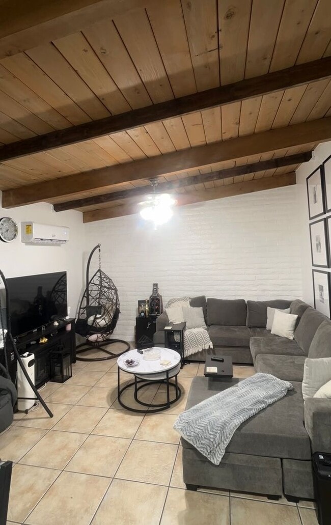 Building Photo - 2 Bed / 2 Bath Unit with Yard & Parking – El Cajon
