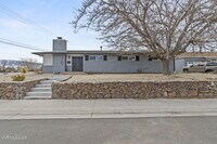 Building Photo - 701 Bowman Dr