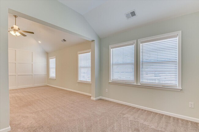 Building Photo - 705 Navan Ln