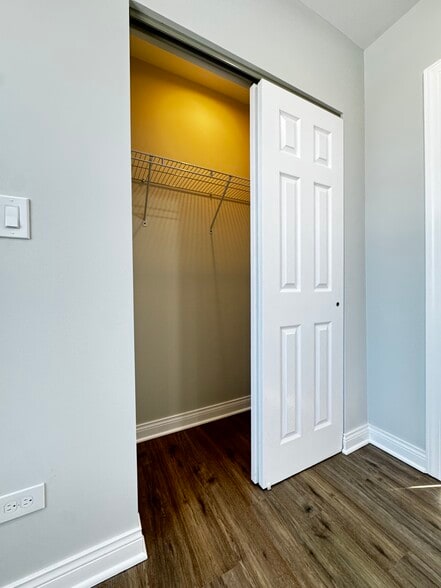 Building Photo - 6807 S Paulina St