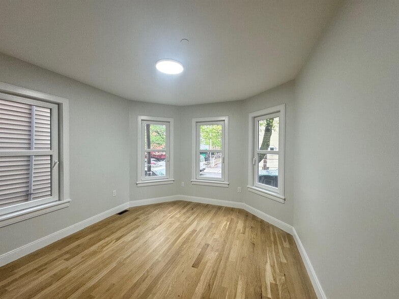 Building Photo - 37 Gore St