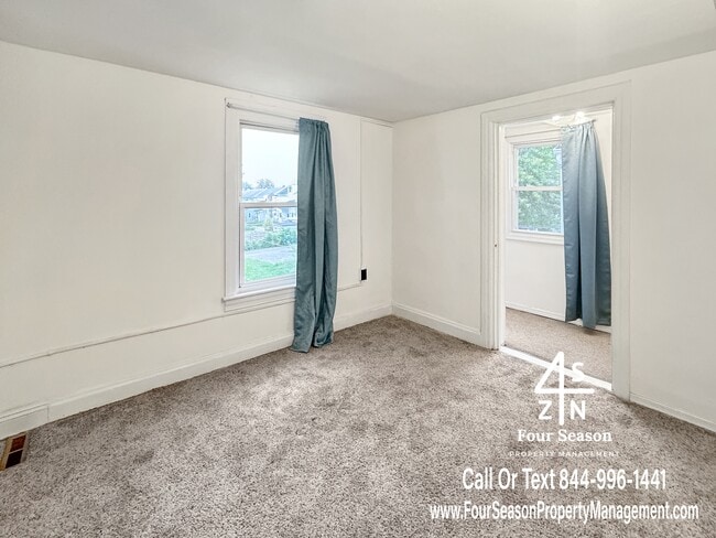 Building Photo - 338 S Locust St