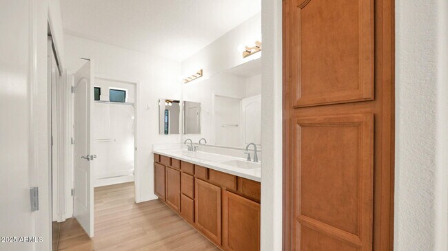 Building Photo - 7027 N Scottsdale Rd