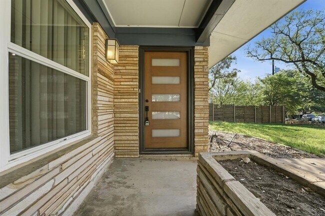 Building Photo - 502 Sunrise Cir