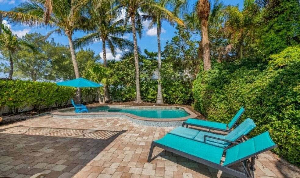 Building Photo - 100 7th St S