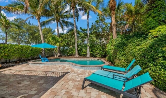 Building Photo - 100 7th St S