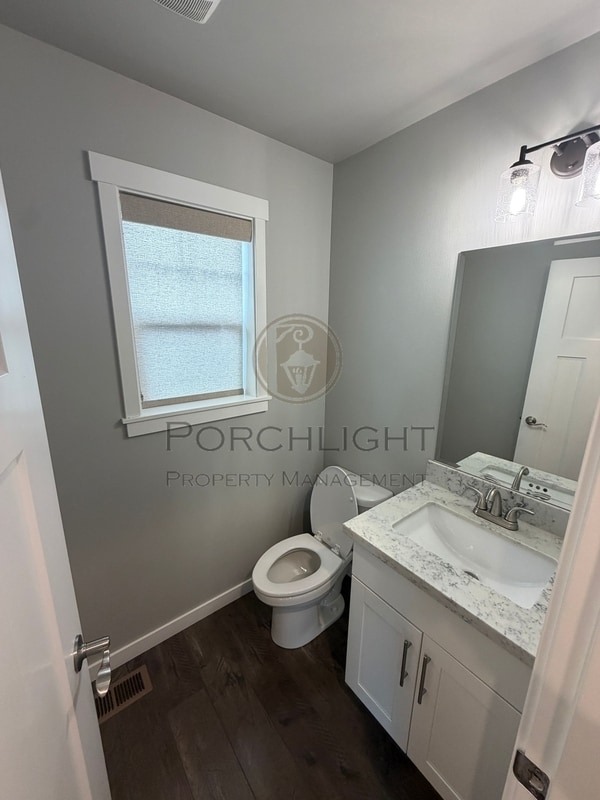Building Photo - 2102 Snowbush St