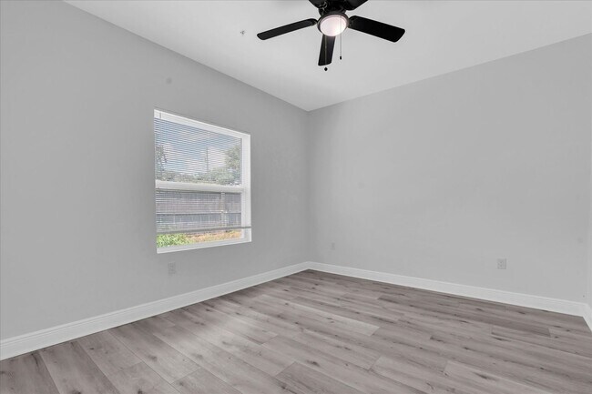 Building Photo - 705 S Orange Ave