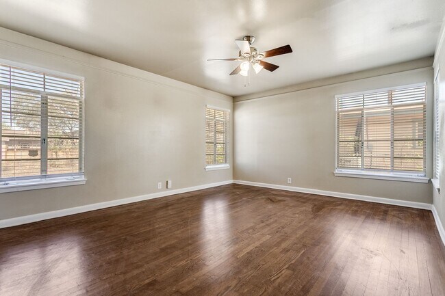 Building Photo - Charming 3-bedroom in the heart of Monticello Park