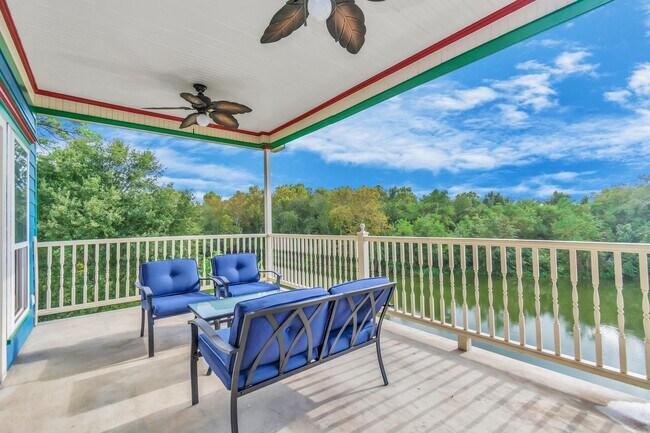 Building Photo - 1730 Lakeshore Dr