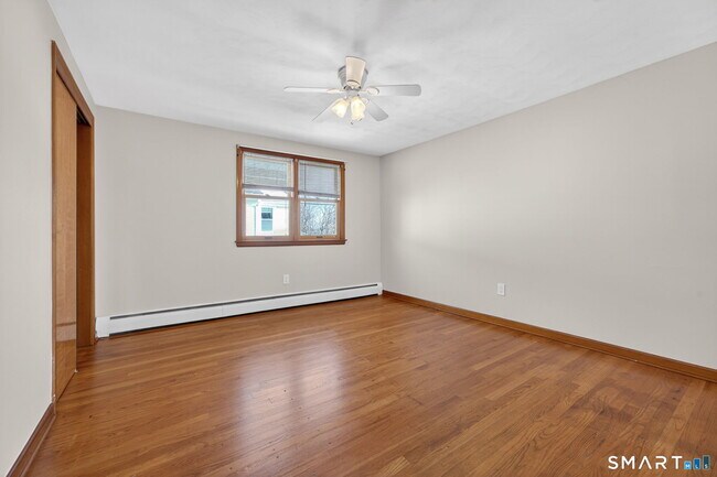 Building Photo - 985 Slater Rd