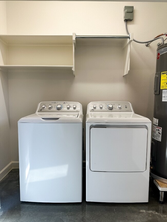 Building Photo - 1724 Rosemary Dr