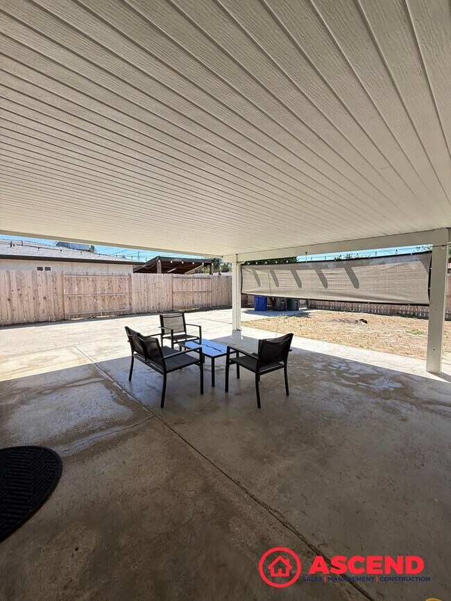 Building Photo - Charming 3 Bedroom / 2 Bath Home + Additional Office