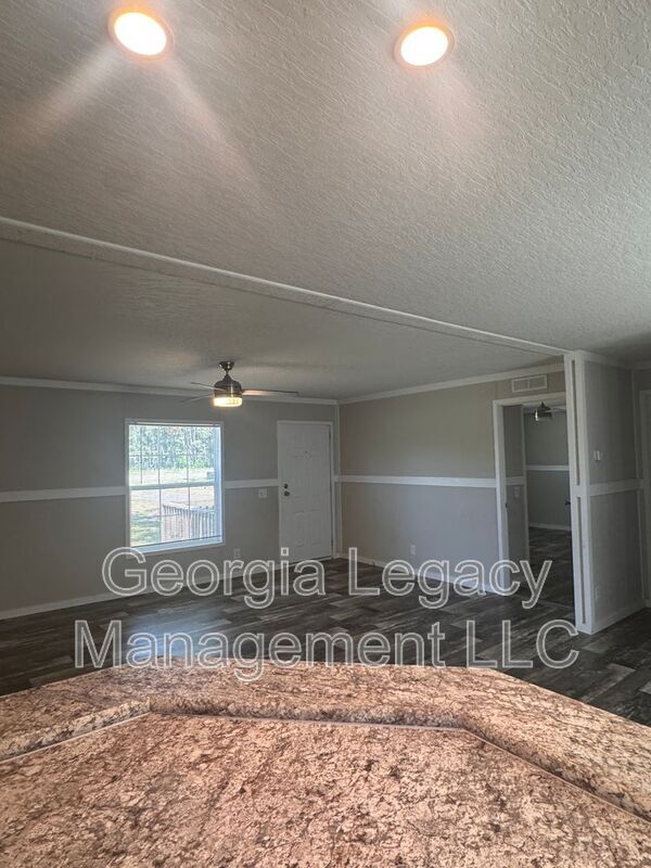 Building Photo - 552 Sewell Mill Rd