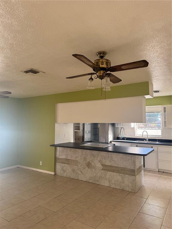 Building Photo - 2223 Village Ct