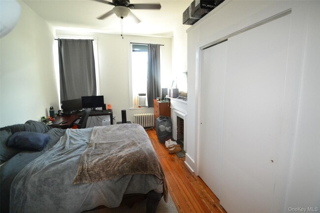 Building Photo - 7 S Broadway