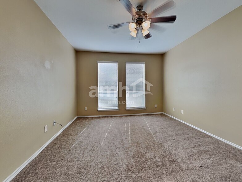 Building Photo - 2718 Lakecrest Way Dr