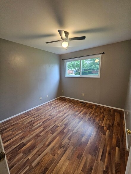 Building Photo - 5 Willow Dr