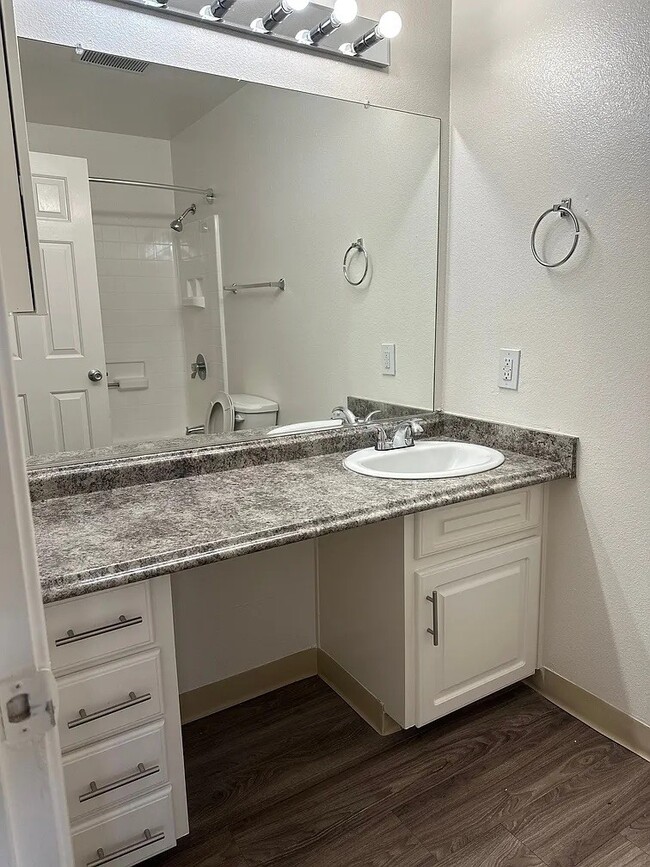Building Photo - The Pointe Townhomes