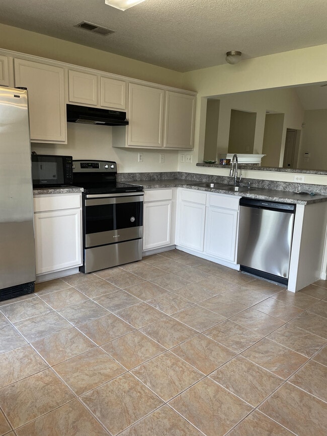 Building Photo - 1117 E Cortona Cir