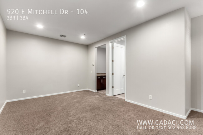 Building Photo - Mitchell Lofts 3 bed 2.5 bath Townhouse
