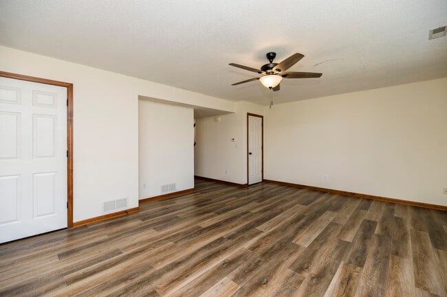 Building Photo - 13 Yorkshire Dr