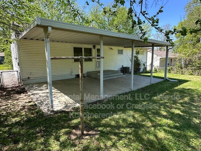 Building Photo - 10809 Ewing Ave