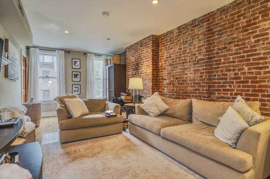 Primary Photo - 341 Park Ave