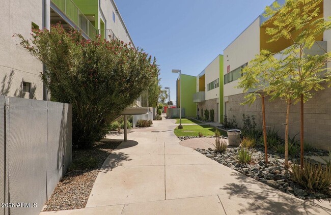 Building Photo - 1111 W University Dr