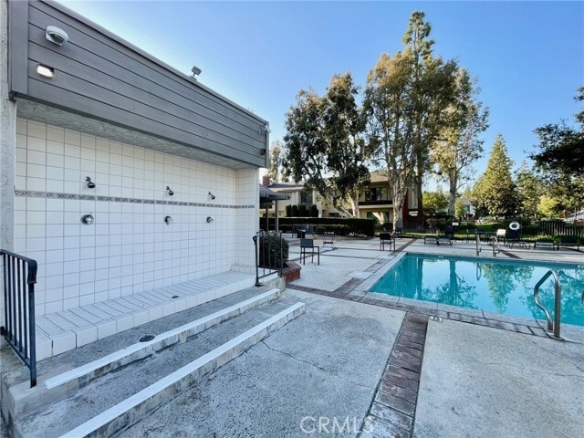 Building Photo - 1629 Sherwood Village Cir