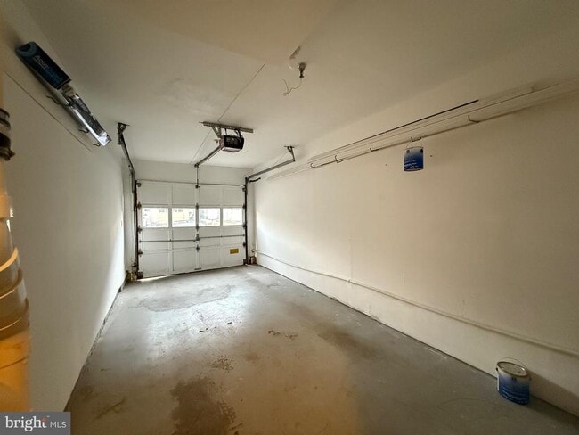 Building Photo - 13407 Shady Knoll Dr