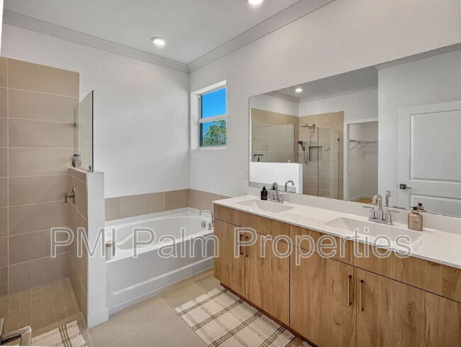 Building Photo - 5989 SE Sky Blue Cir