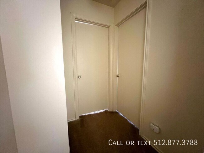 Building Photo - 2213 Creekside Ln