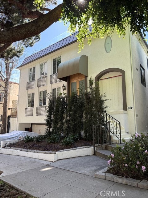 Building Photo - 944 17th St