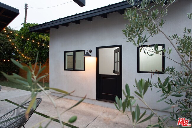 Building Photo - 4134 Kenyon Ave
