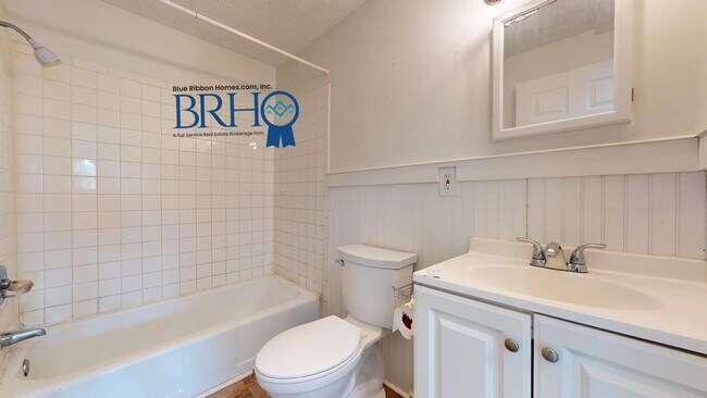 Building Photo - 3213 Shields Ave