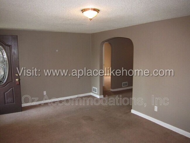 Building Photo - 2936 Stewart Ave
