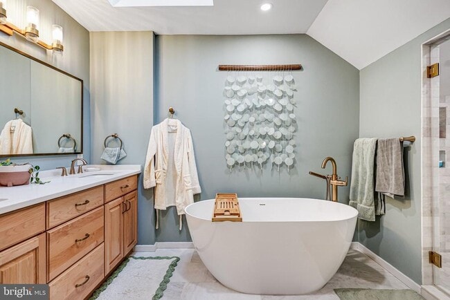 Building Photo - 1504 Wake Forest Dr