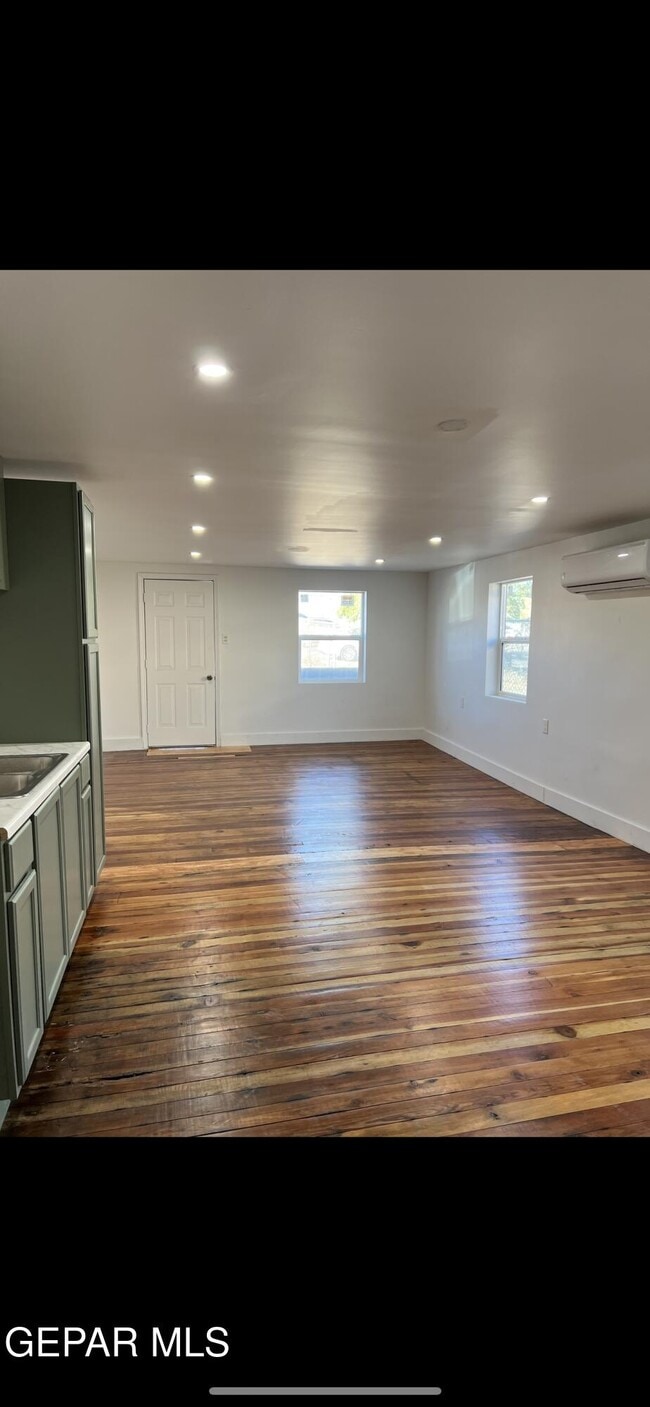 Building Photo - 716 N Glenwood St