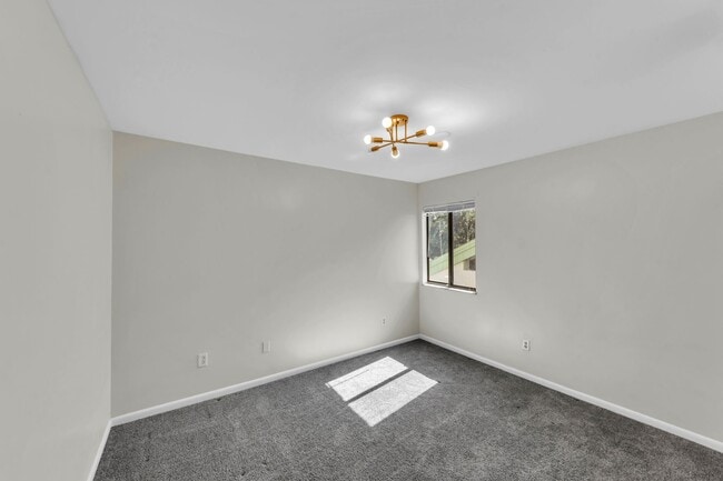 Building Photo - 4114 Pinelake Ln