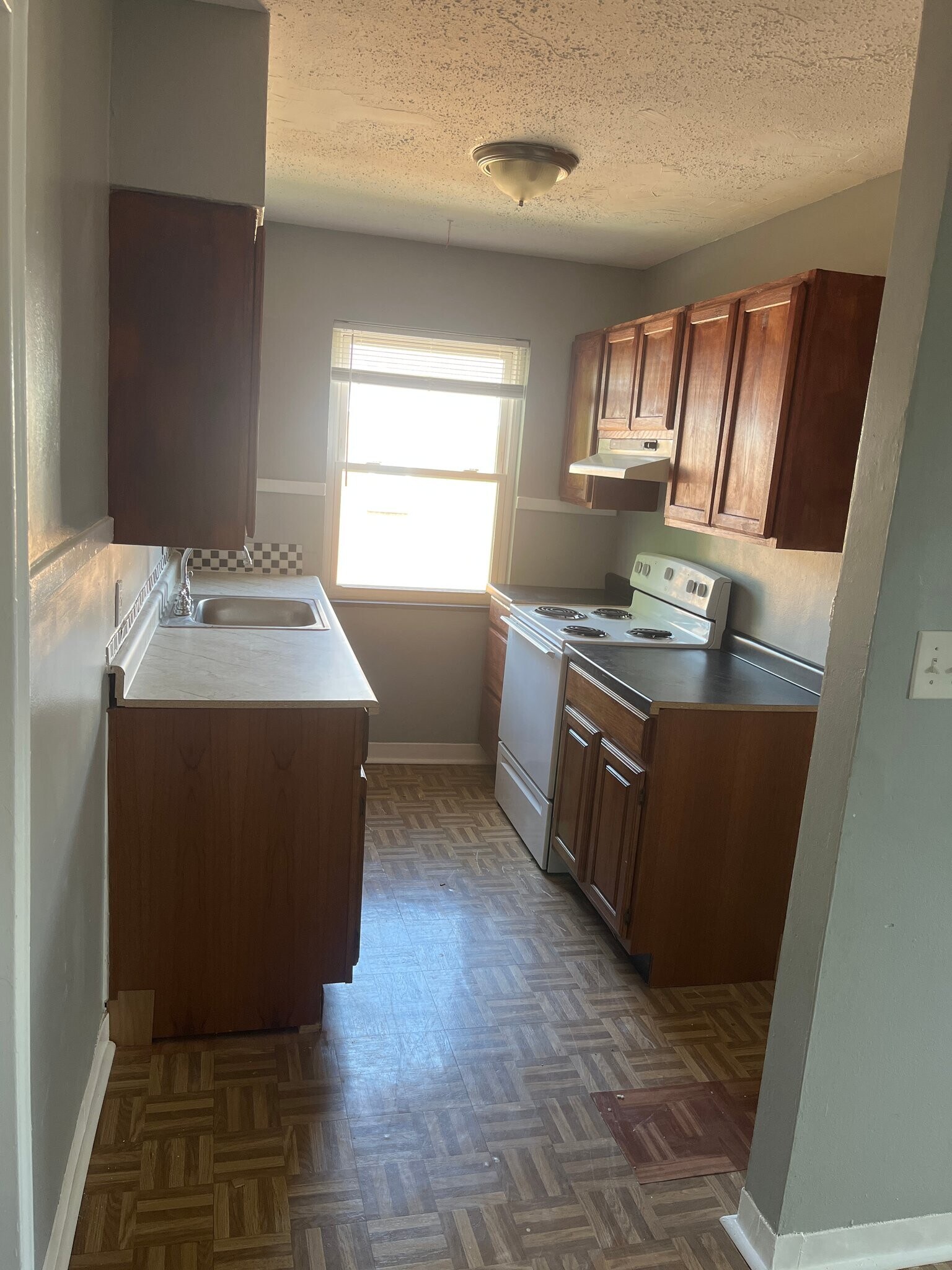 Building Photo - 829 Uhrig Ave