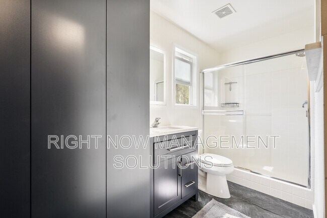 Building Photo - 10563 W Stonecrop Dr
