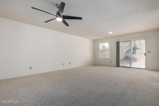Building Photo - 9422 S 43rd Pl
