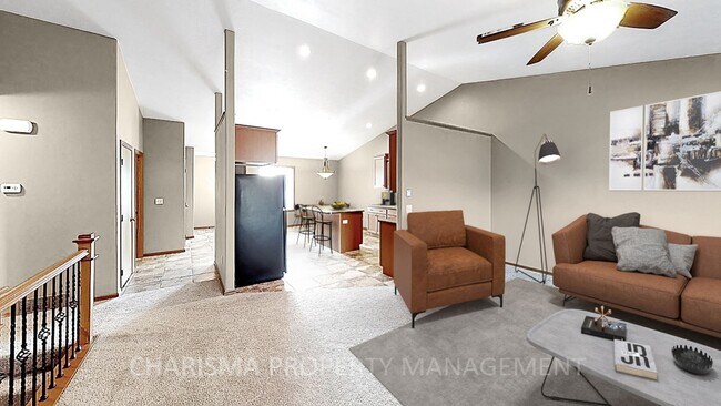 Building Photo - 3 BD, 2 BA AMENITY FILLED TOWNHOME WITH AT...
