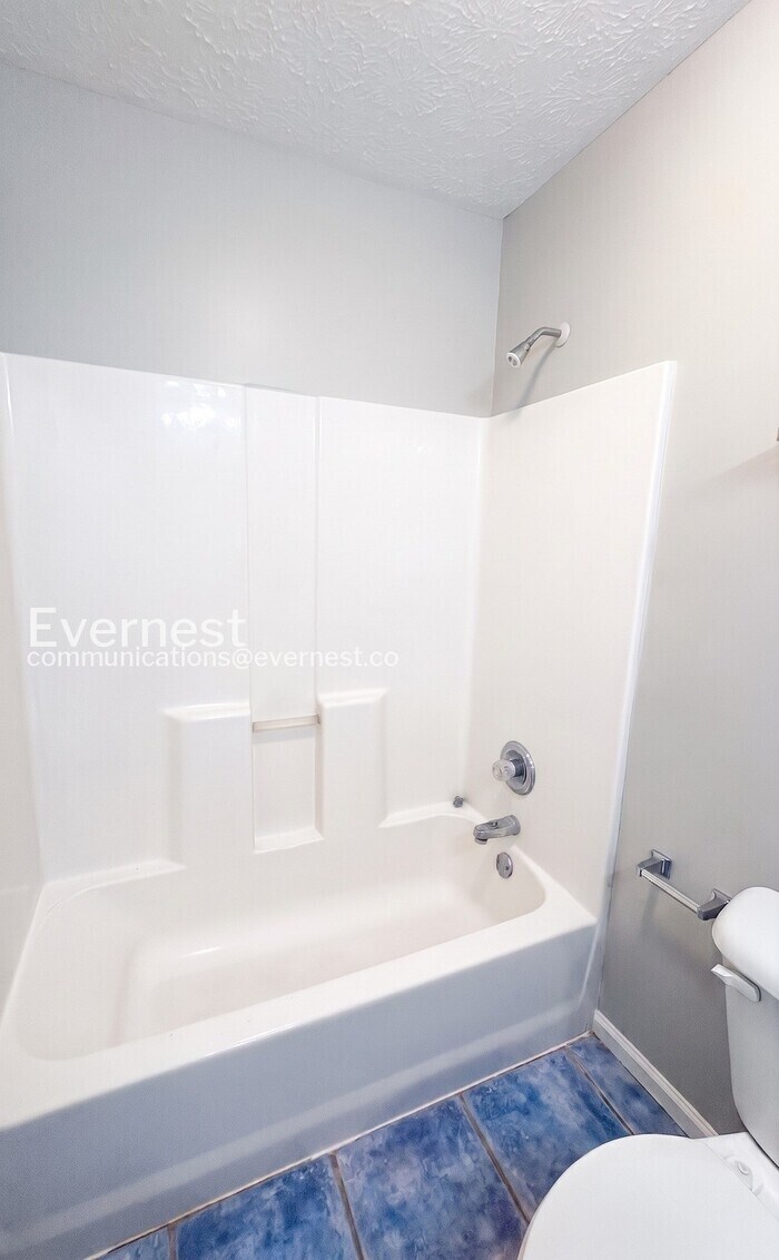 Building Photo - 120 Buckingham Cir