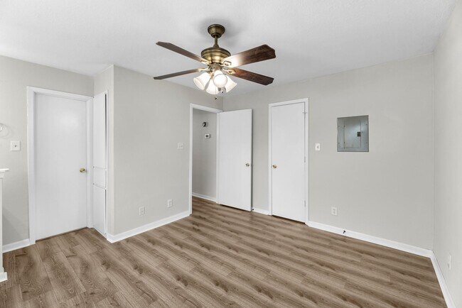 Building Photo - 1900 Bay Area Blvd