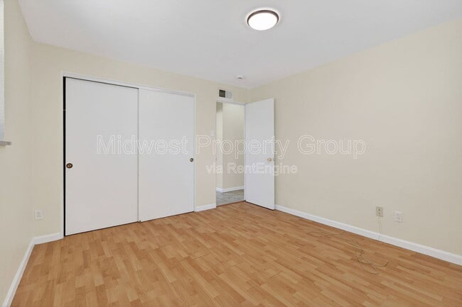 Building Photo - 2047 Goodale Ave