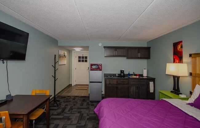 Single bed Kitchenette - 609 S US Highway 61